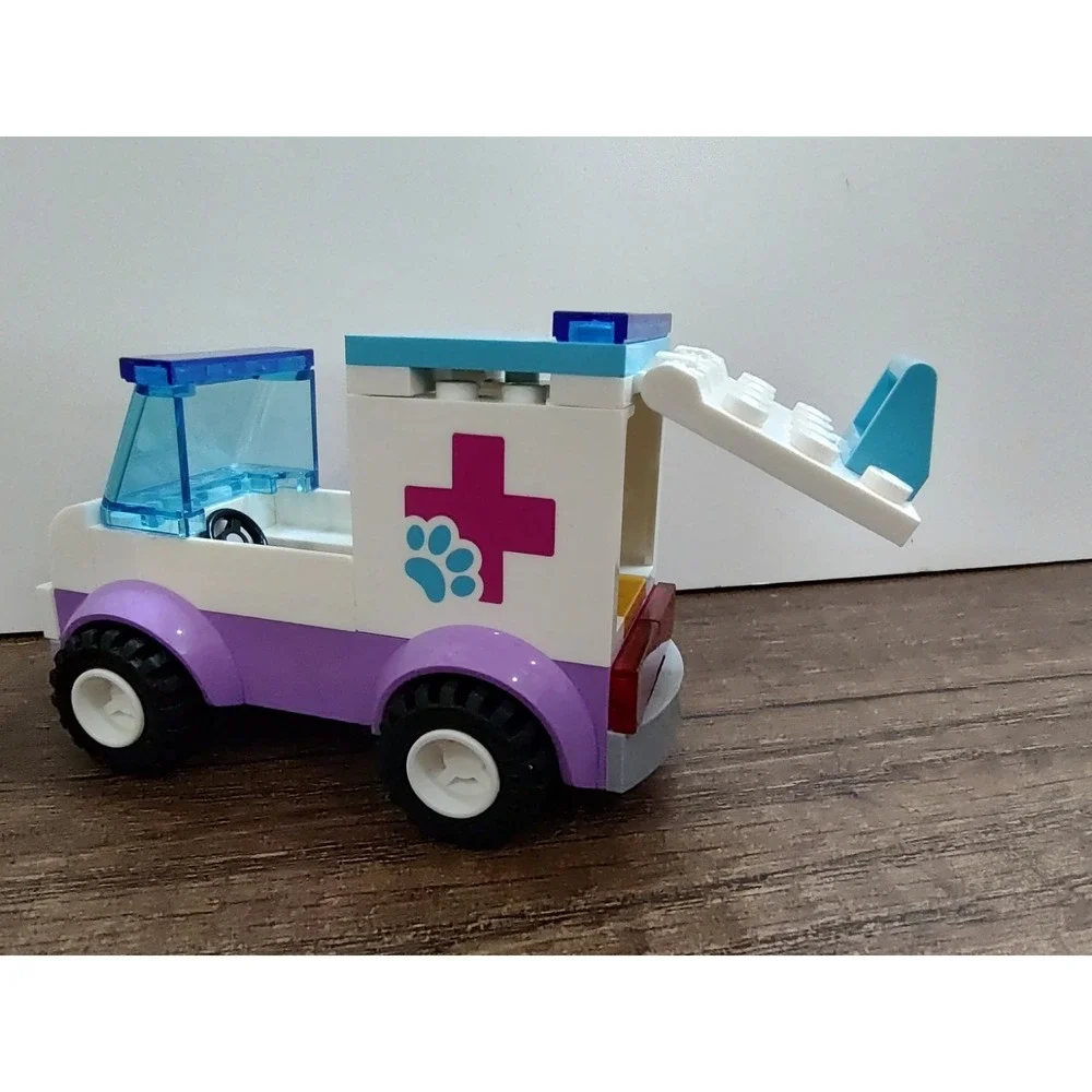 Lego Friends Juniors Mia's Vet Clinic (10728) Car